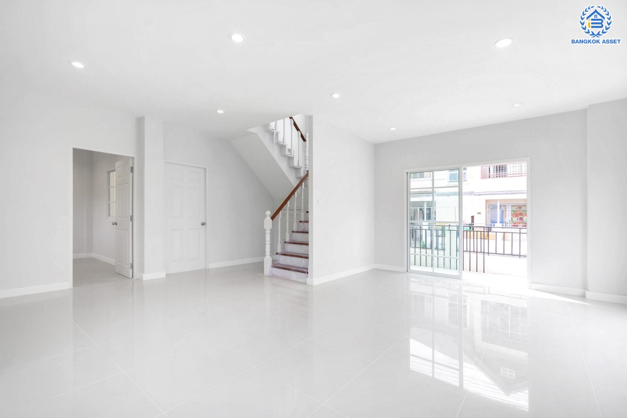 บ้านมือสองตกแต่งใหม่ ทำเลโซนเมือง! ม.นนทกาญจน์ นครอินทร์-พระราม5 หลังใหญ่ เนื้อที่ 33.1 ตร.ว. ฟังก์ชัน 3 ห้องนอน 3 ห้องน้ำ จอดรถได้ 1 คัน บนทำเลเชื่อมต่อทุกการเดินทาง ใกล้สะพานพระรามห้า และรถไฟฟ้า "สถานีแยกติวานนท์"